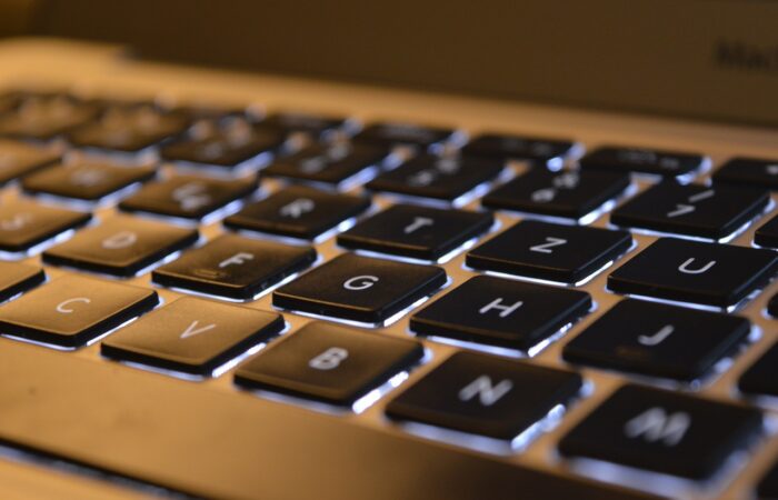 Astuces_High_Tech_:_comment_facilement_supprimer_une_page_inutile_dans_vos_documents_Word_?